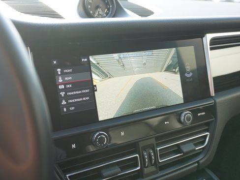 Certified 2022 Porsche Macan S AWD/4WD image 23