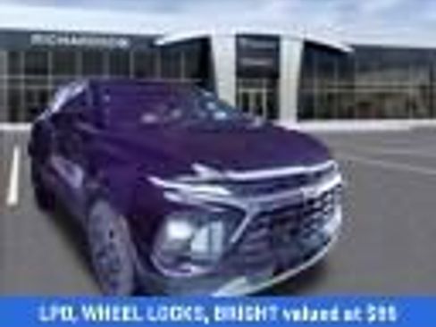 Used 2023 Chevrolet Blazer LT image 2
