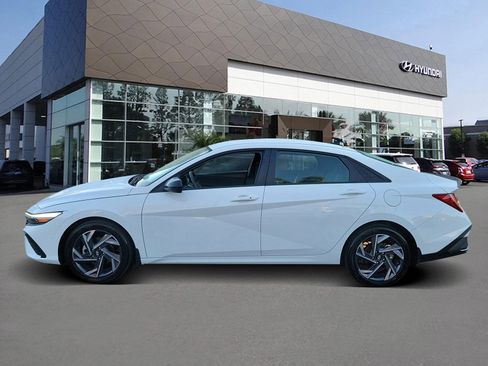 Certified 2025 Hyundai Elantra Sport image 3