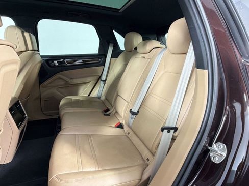 Certified 2022 Porsche Cayenne AWD/4WD image 17