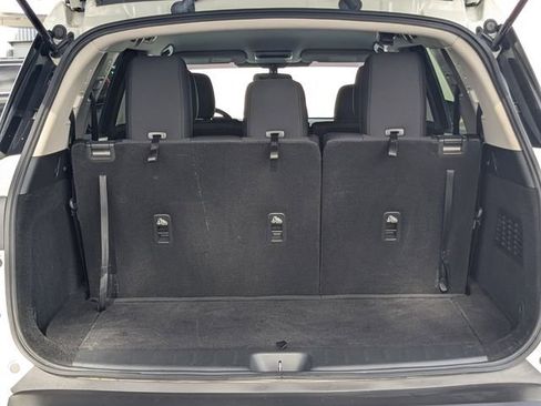 Used 2024 Nissan Pathfinder SV image 17