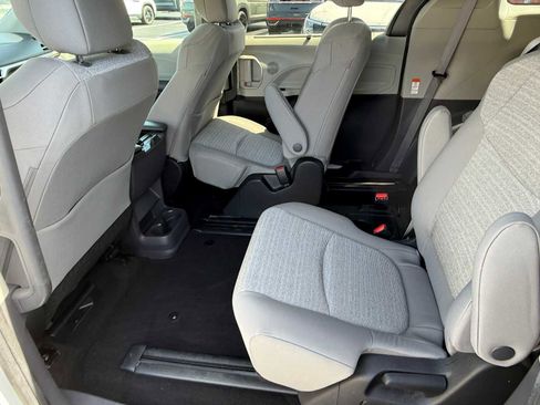 Certified 2022 Toyota Sienna LE FWD image 15
