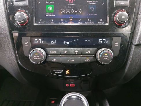 Used 2019 Nissan Rogue SV w/ Sun & Sound Touring Package image 21