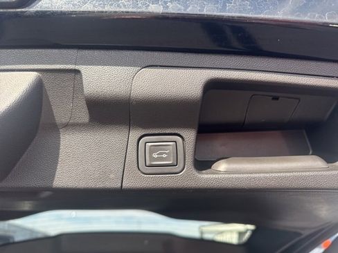 Used 2023 GMC Acadia SLT image 6