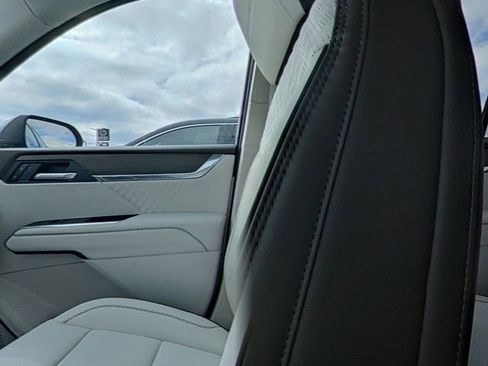 New 2026 GMC Acadia Denali w/ Super Cruise Package FWD image 28