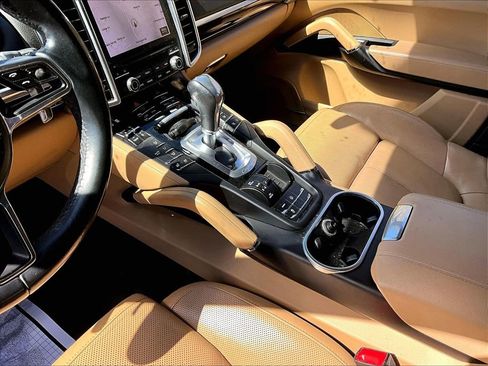 Used 2018 Porsche Cayenne S w/ Premium Package AWD/4WD image 13