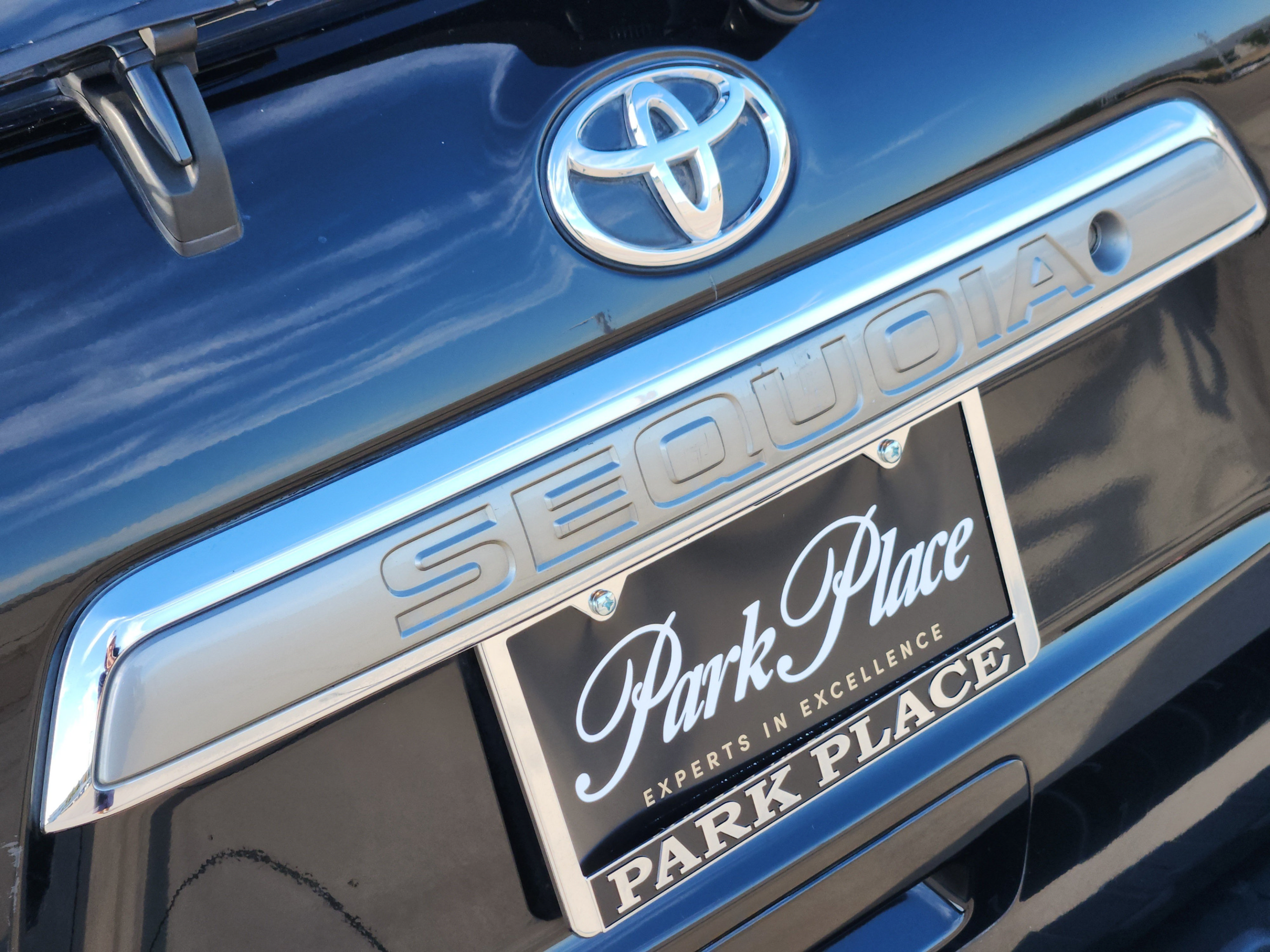 Used 2014 Toyota Sequoia Platinum RWD image 34