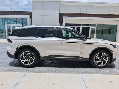Certified 2024 Lincoln Nautilus Premier AWD/4WD image 3