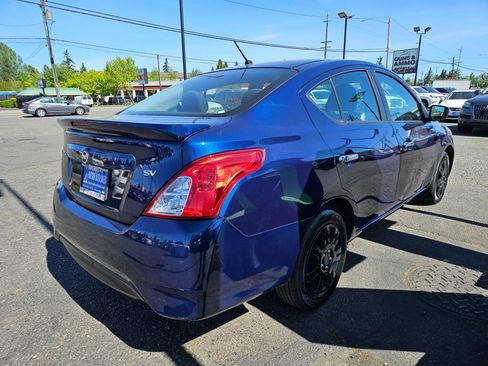 Used 2018 Nissan Versa SV FWD image 5