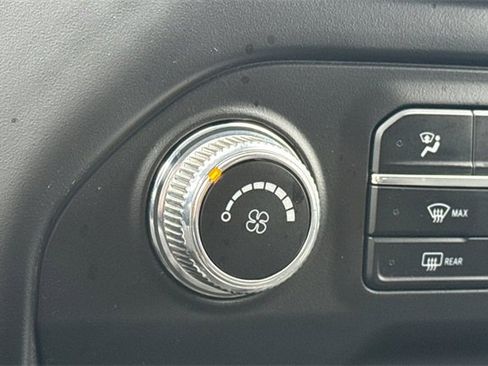 Used 2021 GMC Sierra 3500 4x4 Crew Cab w/ Gooseneck/5TH Wheel Package image 28