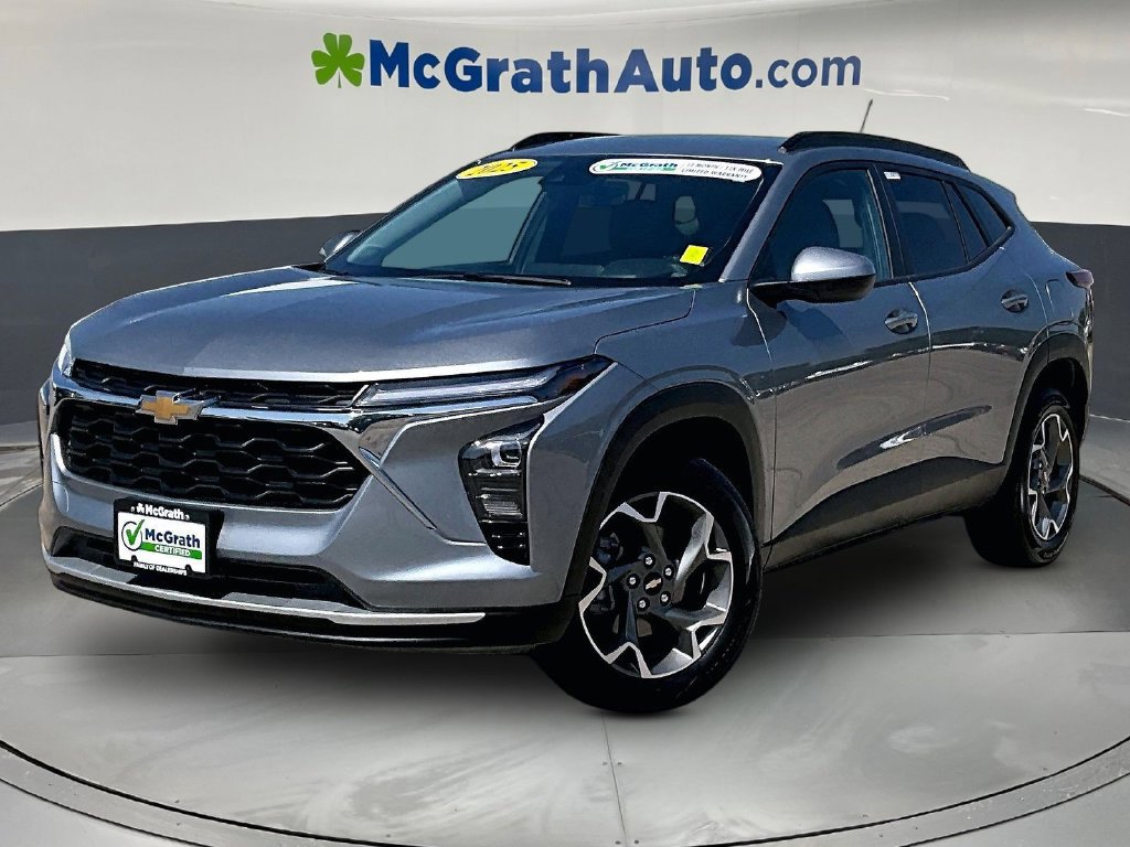 Used 2025 Chevrolet Trax LT w/ LT Convenience Package FWD image 3