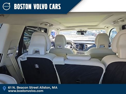 Used 2022 Volvo XC90 T8 Inscription image 11
