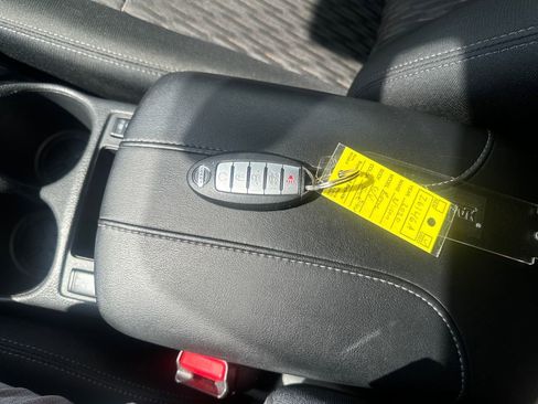 Used 2020 Nissan Rogue SV image 29