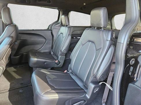 New 2026 Chrysler Pacifica Select image 11