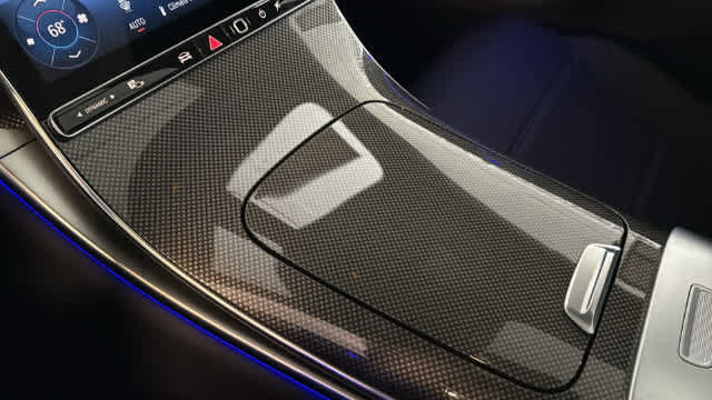 Used 2025 Mercedes-Benz GLC 300 4MATIC image 4