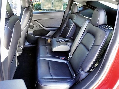 Used 2023 Tesla Model Y Long Range image 18