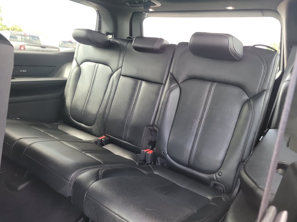 Certified 2024 Jeep Wagoneer Series II w/ Flexible Seating Group AWD/4WD image 14