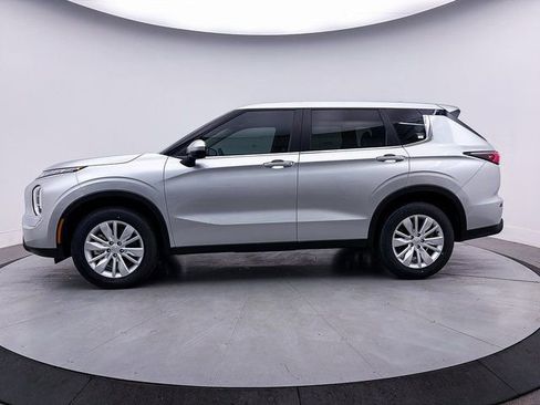 New 2025 Mitsubishi Outlander ES image 3
