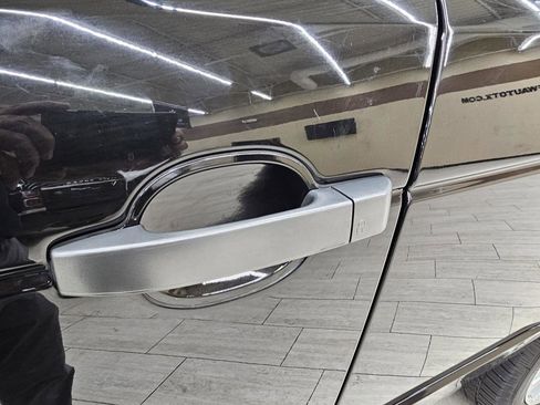 Used 2011 Land Rover Range Rover HSE image 11