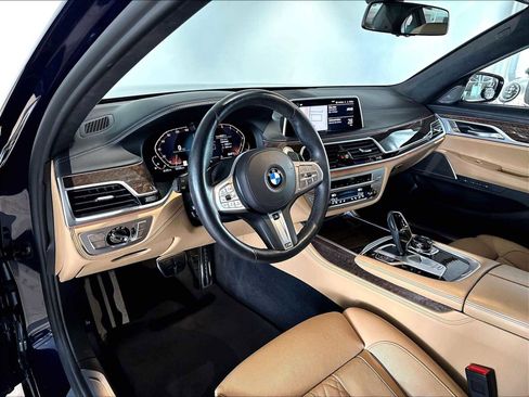 Used 2021 BMW 750i xDrive w/ Executive Package AWD/4WD image 7