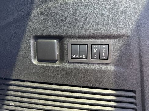 Used 2023 Chevrolet Suburban Premier RWD image 32