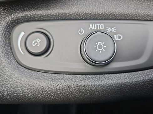 New 2026 Chevrolet Trax LT w/ LT Convenience Package FWD image 18