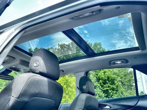 Certified 2023 Chevrolet Equinox LT FWD image 18