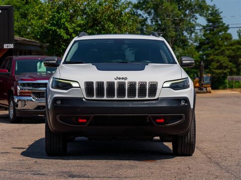Used 2019 Jeep Cherokee Trailhawk AWD/4WD image 2