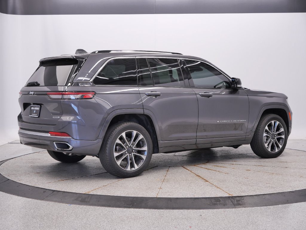 Used 2023 Jeep Grand Cherokee Overland AWD/4WD image 6