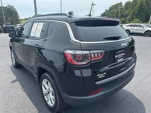 Used 2025 Jeep Compass Latitude AWD/4WD image 4