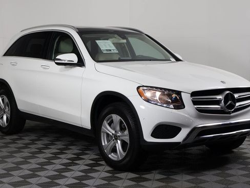 Used 2018 Mercedes-Benz GLC 300 4MATIC image 3