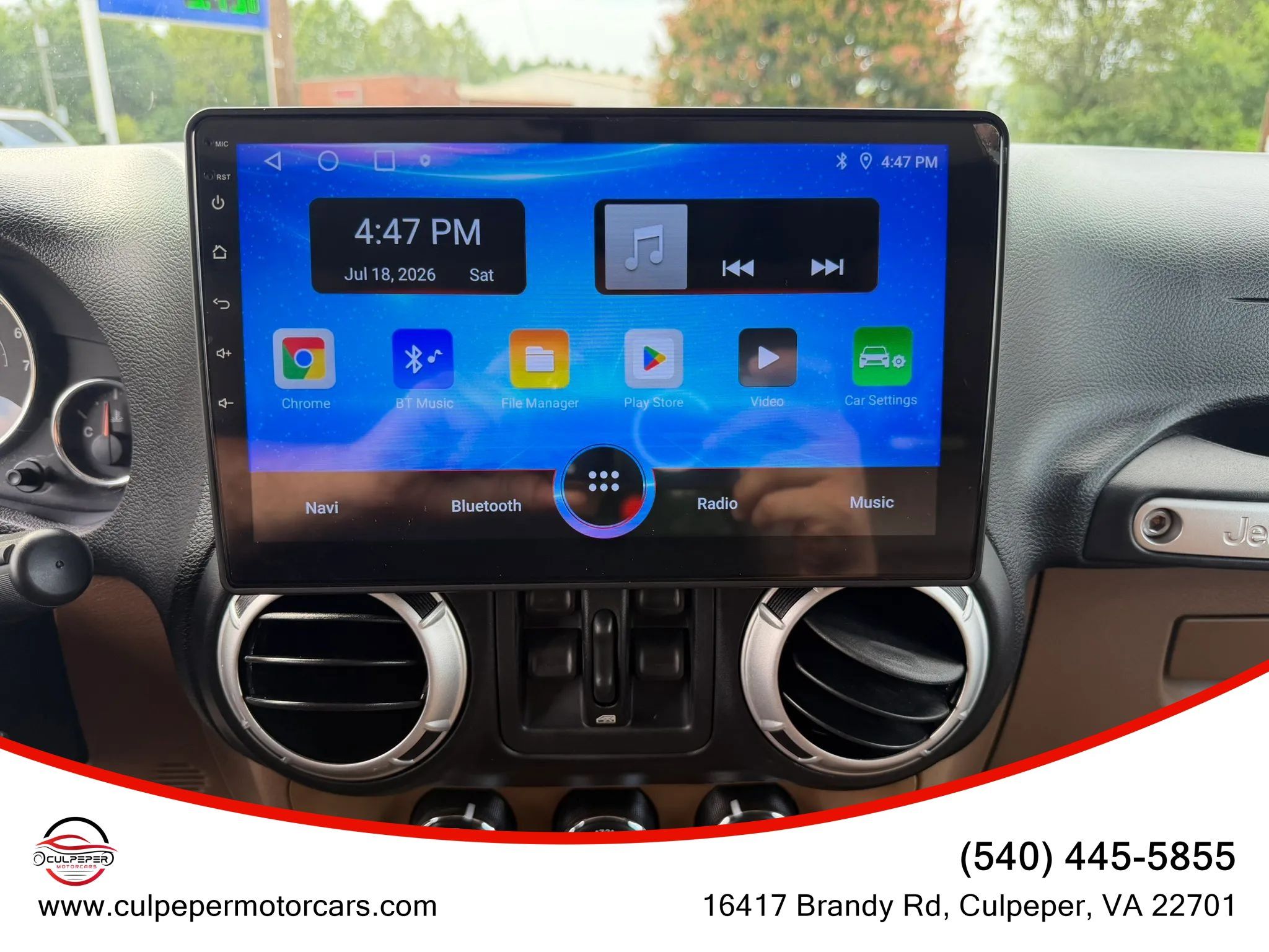 Used 2012 Jeep Wrangler Unlimited Sahara w/ Connectivity Group AWD/4WD image 18