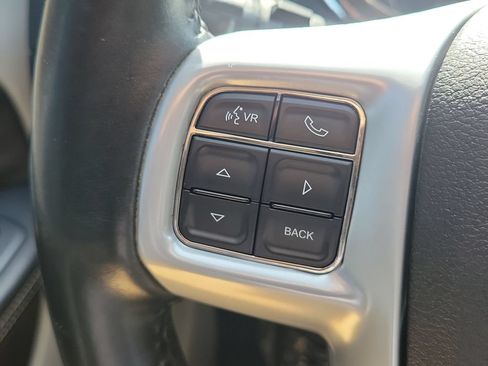 Used 2013 Chrysler Town & Country Touring-L w/ Driver Convenience Group FWD image 9
