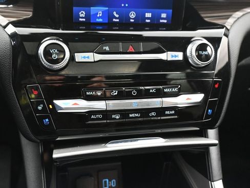 Used 2024 Ford Explorer Limited w/ Limited Technology Package image 17