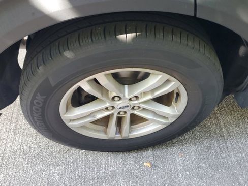 Certified 2022 Ford Explorer XLT w/ Equipment Group 202A image 9