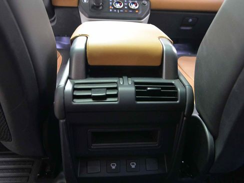 Used 2024 Land Rover Defender 110 X-Dynamic SE AWD/4WD image 10