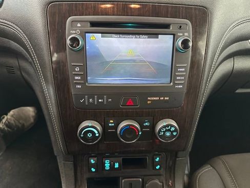 Used 2015 Chevrolet Traverse LT w/ Style and Technology Package image 21