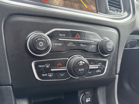 Used 2018 Dodge Charger GT image 25