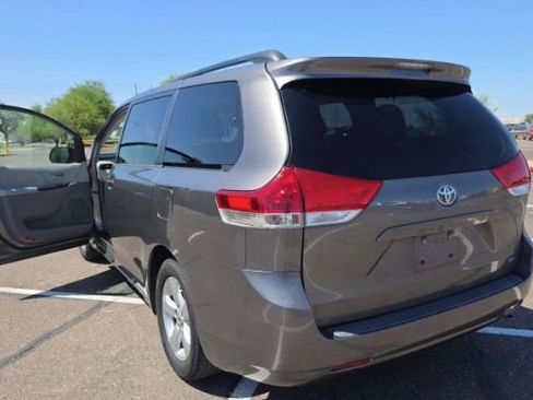 Used 2014 Toyota Sienna LE FWD image 4