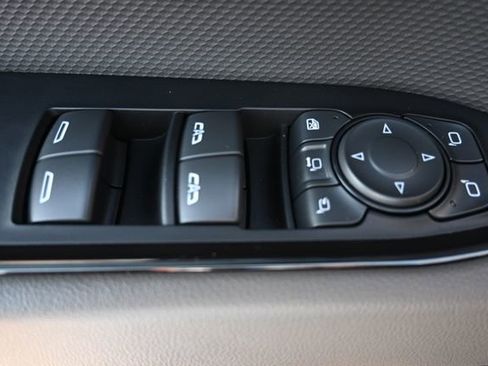 Used 2024 Chevrolet Silverado 2500 ZR2 w/ Technology Package image 11