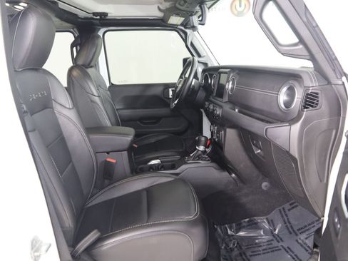 Used 2023 Jeep Wrangler Unlimited Sahara w/ Cold Weather Group AWD/4WD image 15
