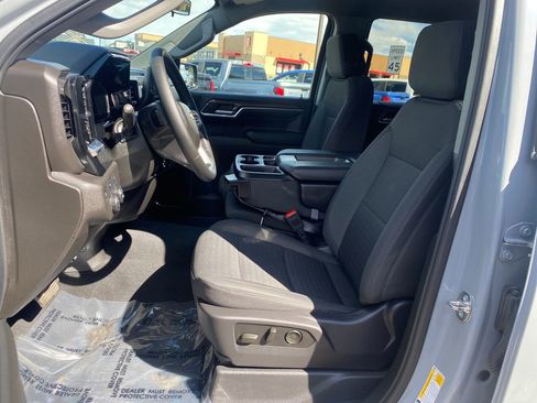 Used 2024 Chevrolet Silverado 1500 LT AWD/4WD image 9