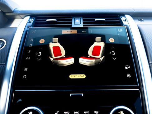 Certified 2024 Land Rover Discovery Dynamic SE image 32