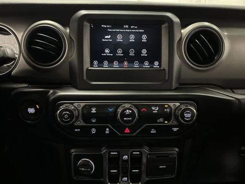 Used 2022 Jeep Gladiator Willys image 7