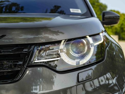 Used 2018 Land Rover Discovery Sport SE AWD/4WD image 11
