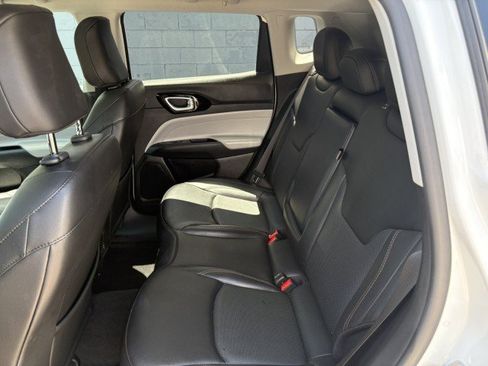 Used 2022 Jeep Compass Limited AWD/4WD image 9