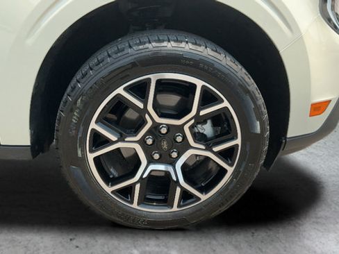 Used 2025 Ford Maverick Lariat AWD/4WD image 27