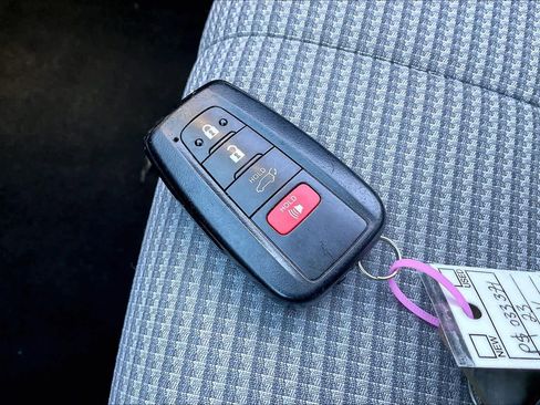 Used 2023 Toyota Highlander LE image 13