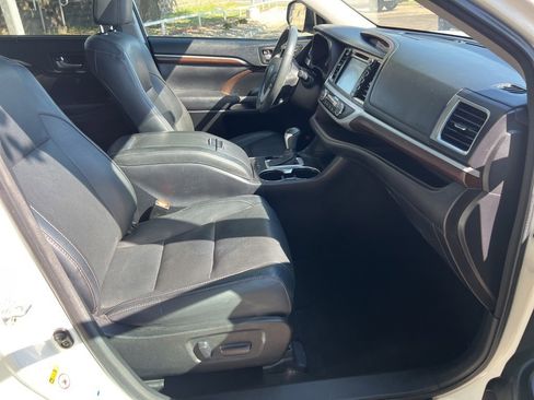 Used 2016 Toyota Highlander Limited image 12