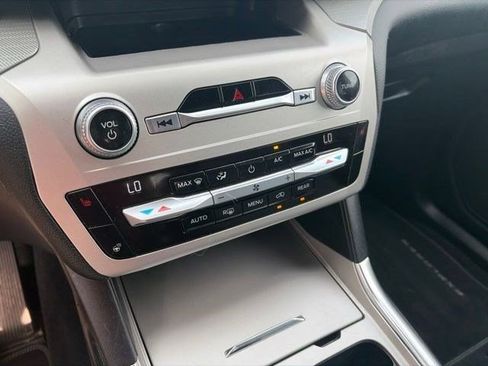 Used 2021 Ford Explorer XLT w/ Equipment Group 202A AWD/4WD image 26